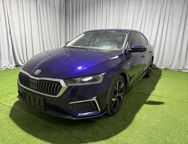 Skoda Octavia 1.4 л 2022 г. Голубой, пробег 30000 км