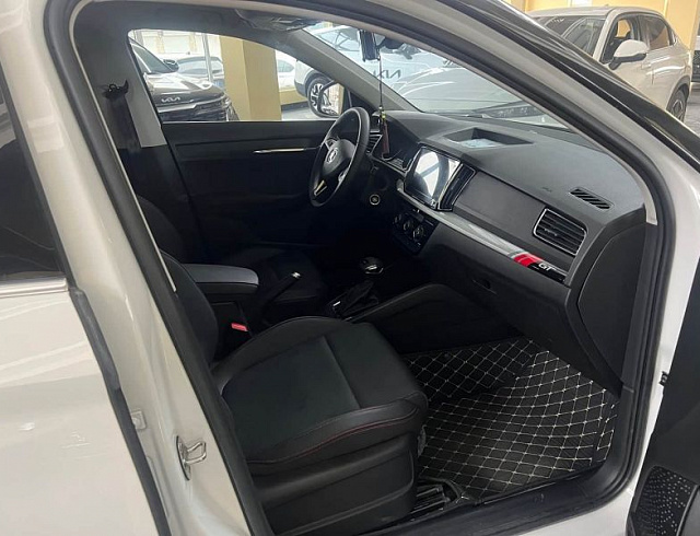 Skoda Kamiq 1.2 л 2023 г. Белый, пробег 13000 км