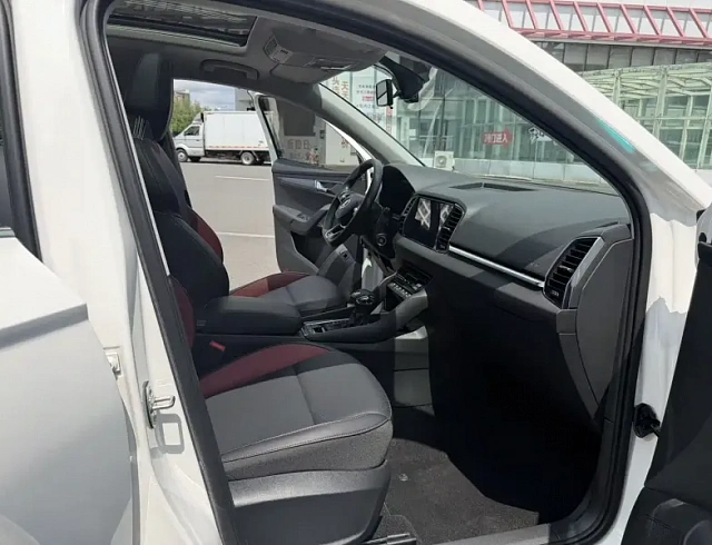 Skoda Karoq 1.4 л 2022 г. Белый, пробег 16000 км