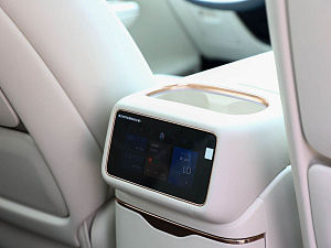 Lynk & Co 900 черный 2025