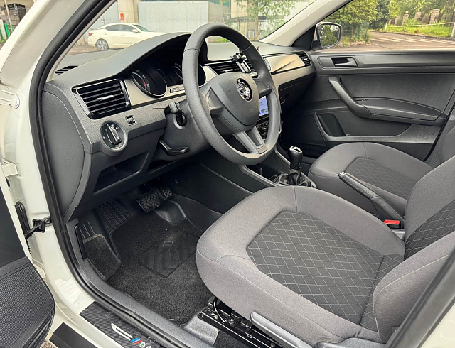 Skoda Rapid 1.5 л 2021 г. Белый, пробег 39000 км