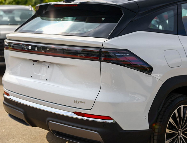 Geely Galaxy M7 белый 2026