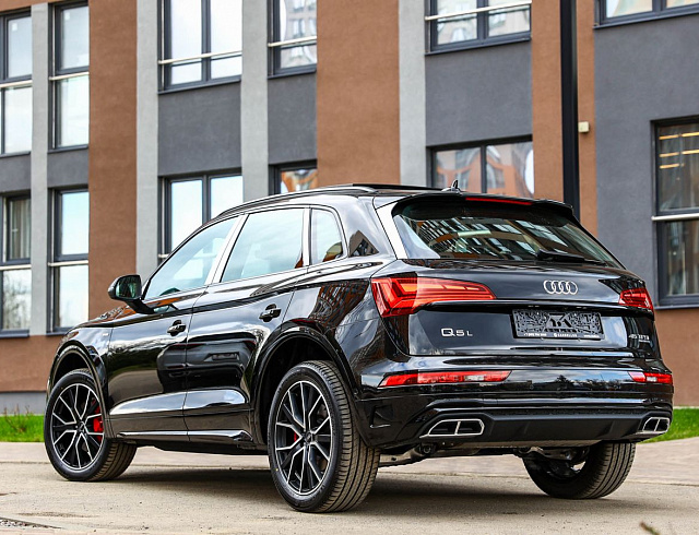 Audi Q5 черный 2026
