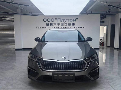 Skoda Octavia 1.4 л 2023 г. Серебристо-серый, пробег 31600 км