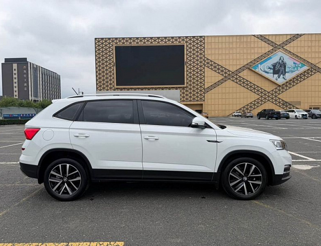 Skoda Kamiq 1.5 л 2023 г. Белый, пробег 13000 км