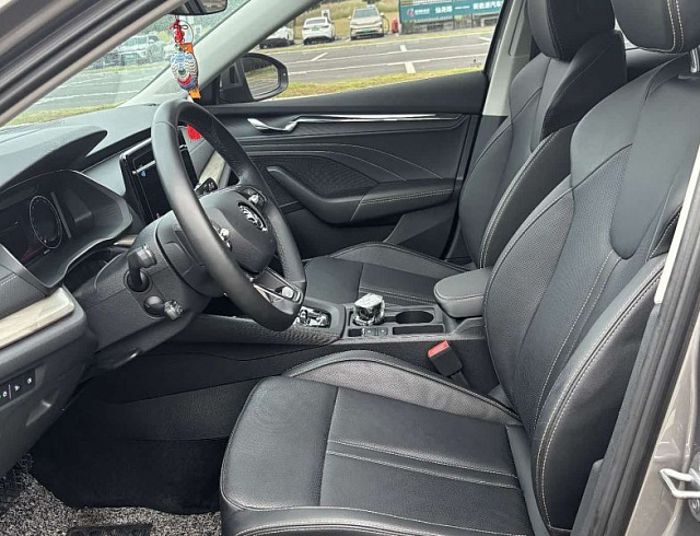 Skoda Octavia 1.4 л 2022 г. шампань/коричневый, пробег 43700 км