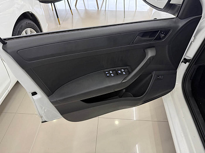 Skoda Rapid 1.5 л 2023 г. Белый, пробег 25000 км
