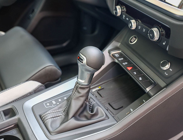 Audi Q3 серый 2026