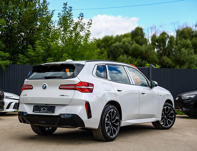 BMW X3 белый 2026