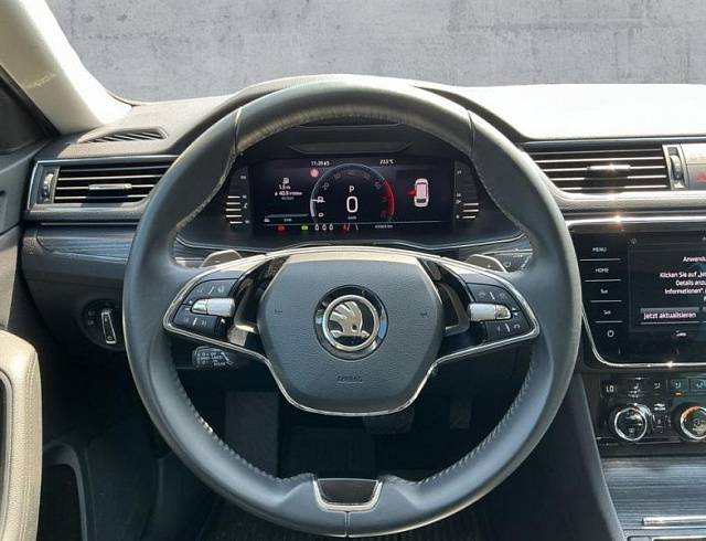 Skoda Superb 2023 г. Белый, пробег 45968 км