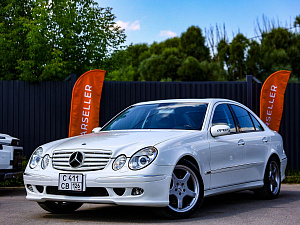 Mercedes-Benz E-Класс белый 2005