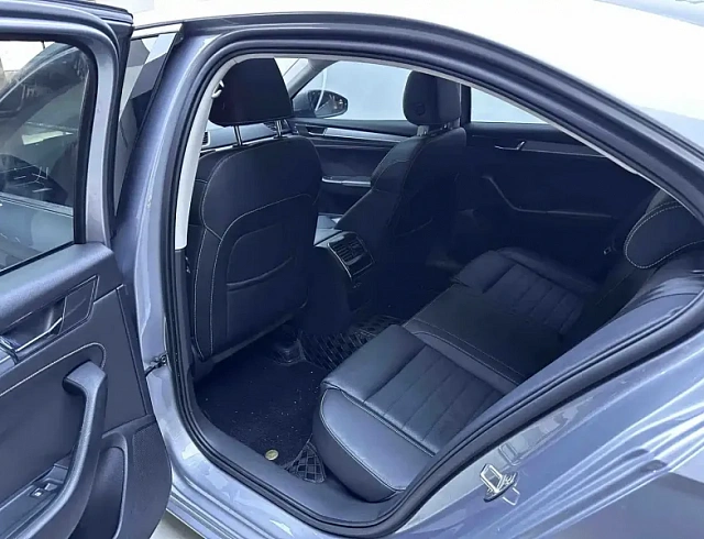 Skoda Superb 1.4 л 2022 г. Серебристо-серый, пробег 39000 км