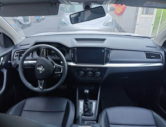 Skoda Kamiq 1.5 л 2022 г. Белый, пробег 10300 км