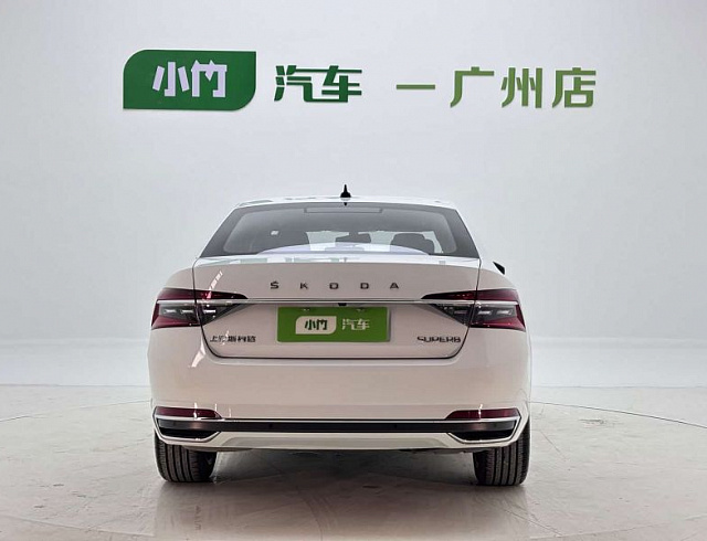 Skoda Superb 1.4 л 2023 г. Белый, пробег 25000 км