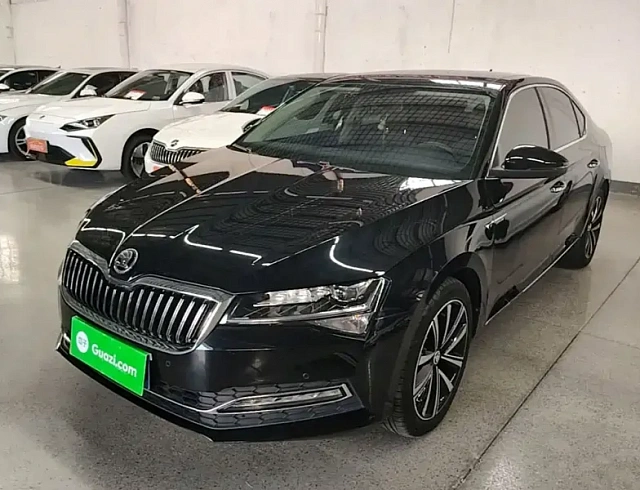 Skoda Superb 1.4 л 2024 г. Чёрный, пробег 14900 км