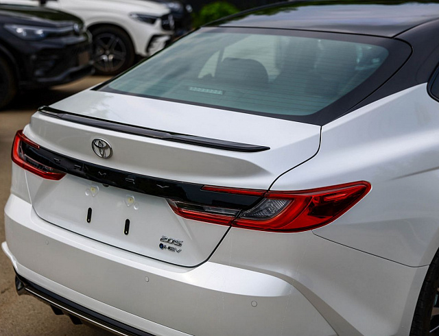 Toyota Camry белый 2026
