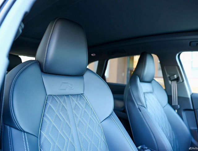 Audi Q5 черный 2025