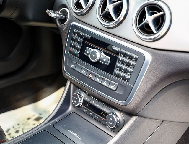 Mercedes-Benz CLA белый 2013