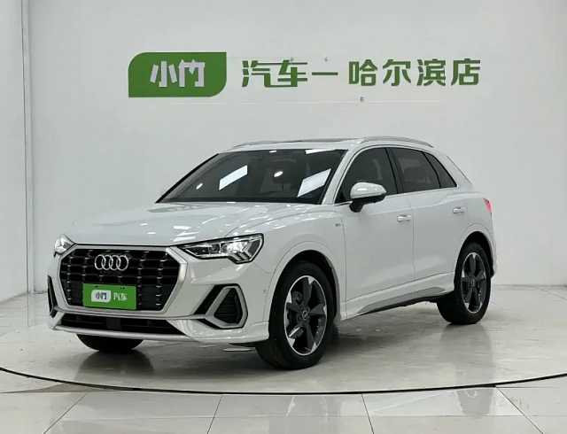 Audi Q3 1.4 л 2023 г. Белый, пробег 30000 км