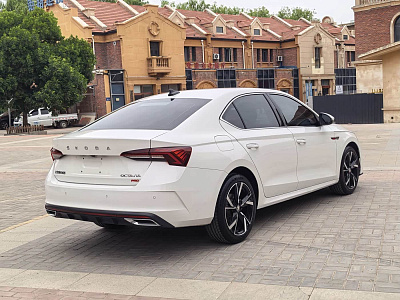 Skoda Octavia 1.4 л 2022 г. Белый, пробег 35000 км