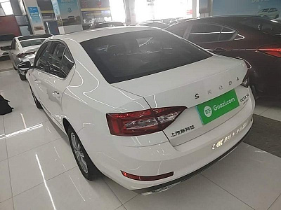 Skoda Octavia 1.2 л 2021 г. Белый, пробег 39900 км