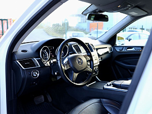 Mercedes-Benz M-Класс белый 2012