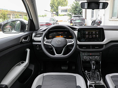 Volkswagen Tharu XR 1.5 Sharp Edition
