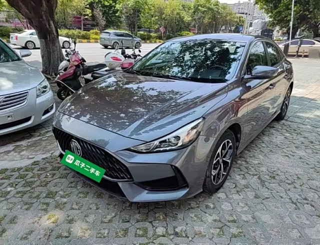 MG MG5 1.5 л 2023 г. Серебристо-серый, пробег 37800 км