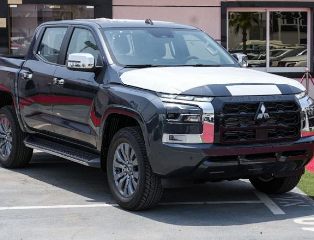 Mitsubishi L200 2.5 л 2026 г. Серый