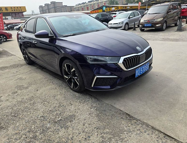 Skoda Octavia 1.4 л 2022 г. Голубой, пробег 38300 км