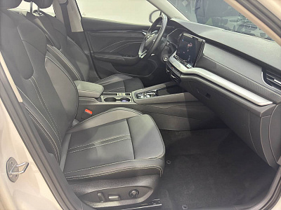 Skoda Octavia 1.4 л 2022 г. Белый, пробег 19000 км