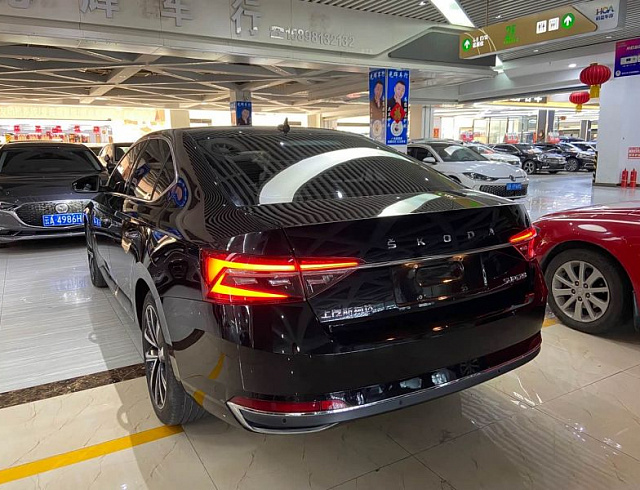 Skoda Superb 1.4 л 2023 г. Чёрный, пробег 27000 км