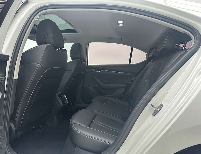 Skoda Octavia 1.4 л 2023 г. Белый, пробег 21000 км