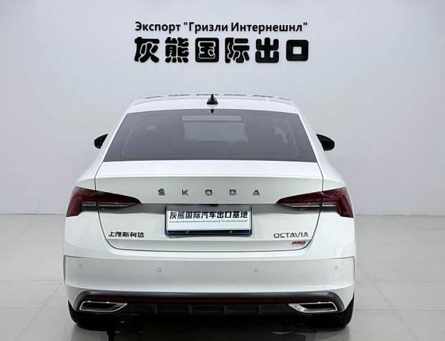 Skoda Octavia 1.4 л 2022 г. Белый, пробег 14000 км