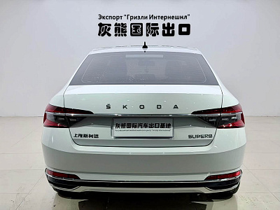 Skoda Superb 1.4 л 2023 г. Белый, пробег 45000 км