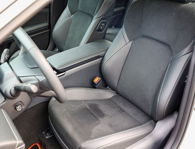 Toyota Camry белый 2026