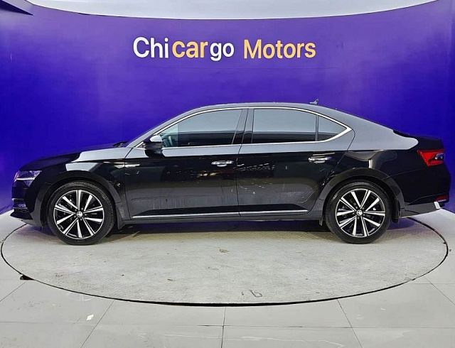Skoda Superb 1.4 л 2023 г. Чёрный, пробег 11000 км