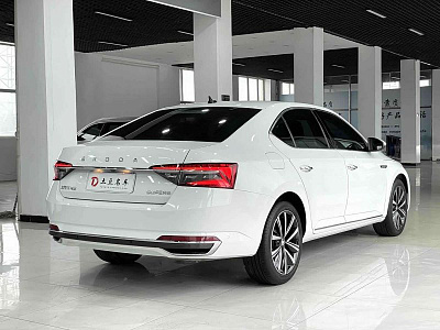 Skoda Superb 1.4 л 2023 г. Белый, пробег 20099 км