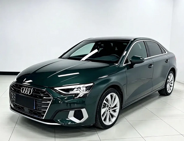 Audi A3 1.4 л 2023 г. Зелёный, пробег 12000 км