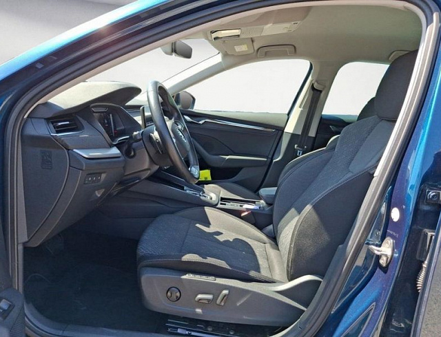 Skoda Octavia 2023 г. Синий, пробег 56768 км