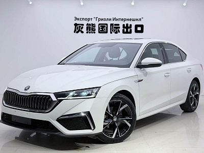 Skoda Octavia 1.4 л 2023 г. Белый, пробег 27000 км