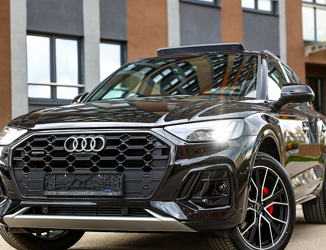 Audi Q5 черный 2025