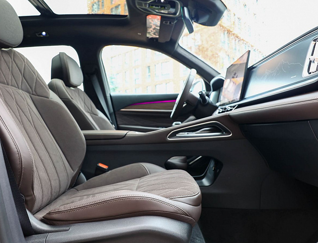Geely Monjaro белый 2026