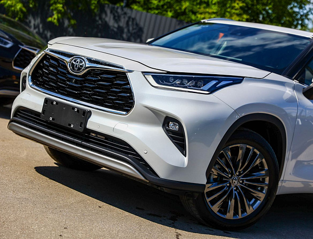 Toyota Highlander белый 2026