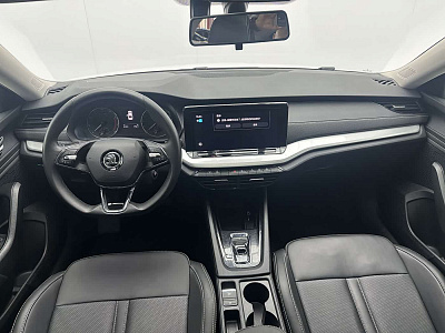 Skoda Octavia 1.4 л 2023 г. Белый, пробег 21000 км