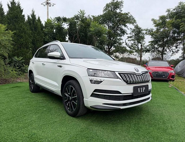 Skoda Karoq 1.4 л 2023 г. Белый, пробег 23000 км