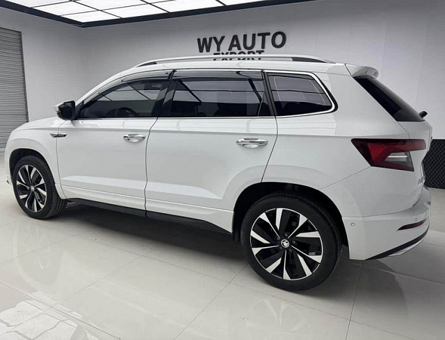 Skoda Karoq 1.4 л 2023 г. Белый, пробег 12000 км