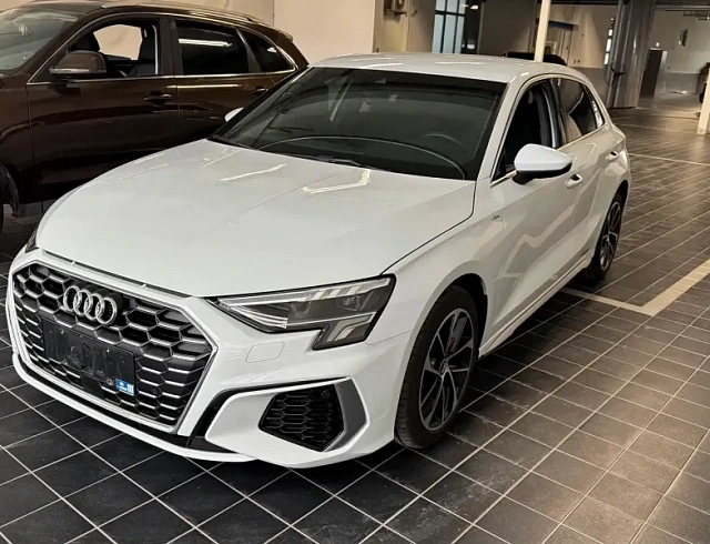 Audi A3 1.4 л 2022 г. Белый, пробег 11200 км