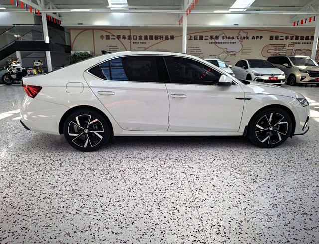 Skoda Octavia 1.4 л 2022 г. Белый, пробег 41000 км