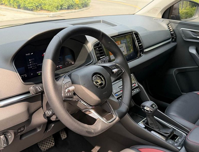 Skoda Karoq 1.4 л 2023 г. шампань/коричневый, пробег 43000 км